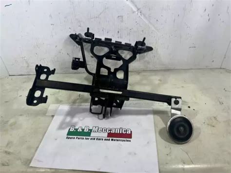 Schema esploso del telaietto anteriore e supporto motore Kymco Downtown 300i