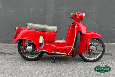 Illustrazione del Moto Guzzi Galletto con ruote alte