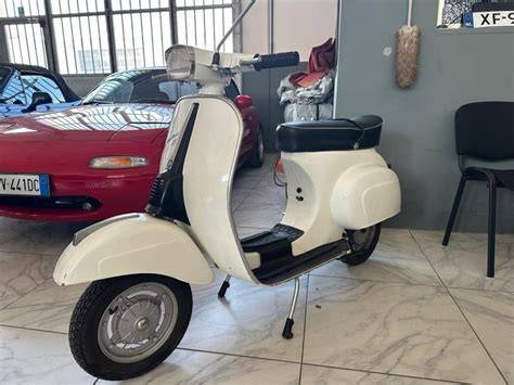 Vespa d'epoca restaurata