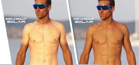 Ciclista con evidenti segni di abbronzatura da maglia e pantaloncini