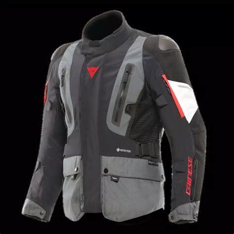 Storia dell'abbigliamento moto Dainese