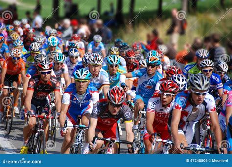 Ciclisti in gruppo
