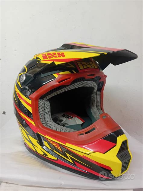 Casco da enduro con grafica vivace