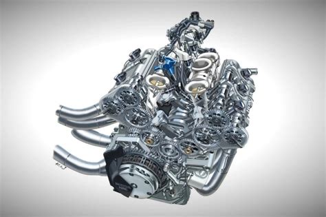 Illustrazione comparativa tra motore V3 Honda e motore a 3 cilindri in linea
