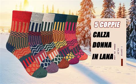 Primo piano di calze invernali in lana merino