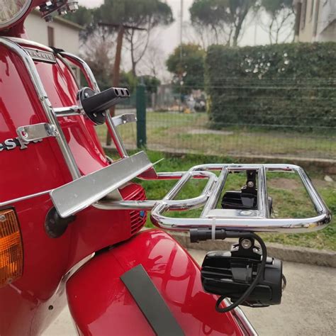 Dettaglio portapacchi anteriore Vespa PX