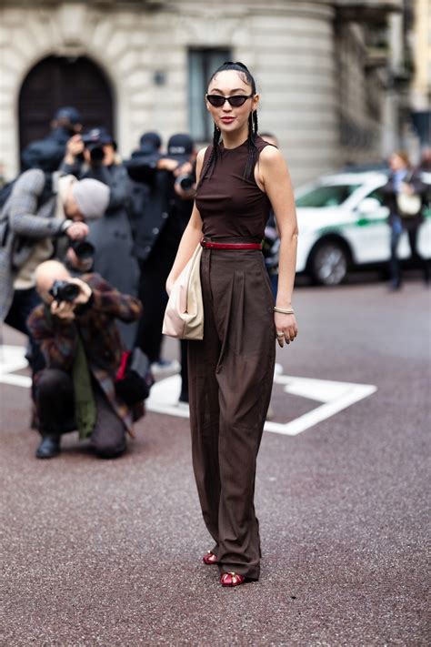 Valentina Rossi in un elegante outfit di moda