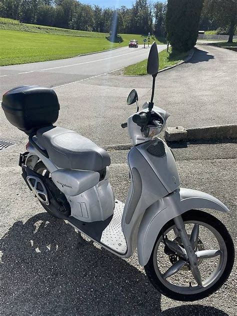 Immagine di uno scooter Aprilia Scarabeo 50cc