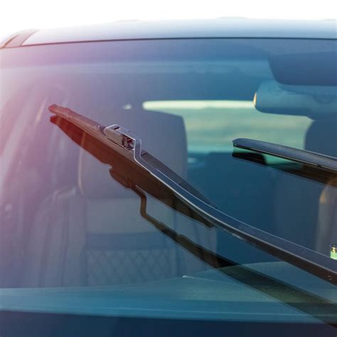 Dettaglio degli attacchi minimalisti del parabrezza