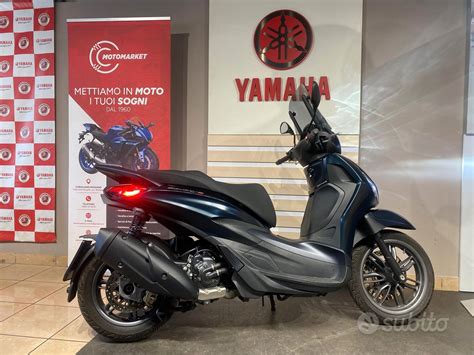 Vetrina di scooter Piaggio moderni