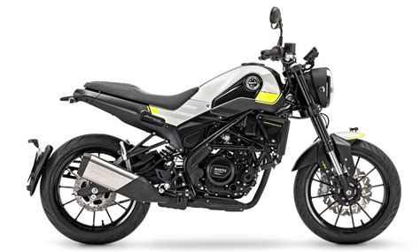 Benelli Leoncino 250 in bianco