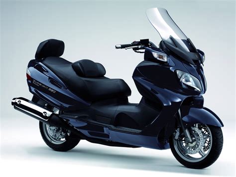 Suzuki Burgman 650 Executive profile view