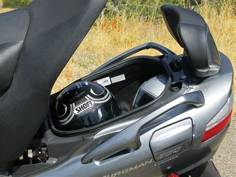 Suzuki Burgman 650 Executive rear view with storage compartment