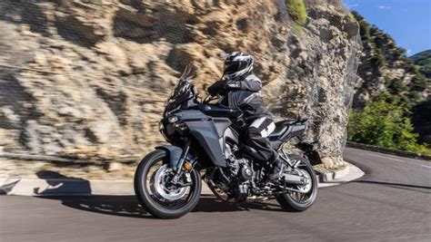 Yamaha MT-09 Tracer su una strada di montagna