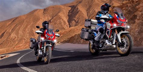 Una Honda Africa Twin 1100 su un percorso montano