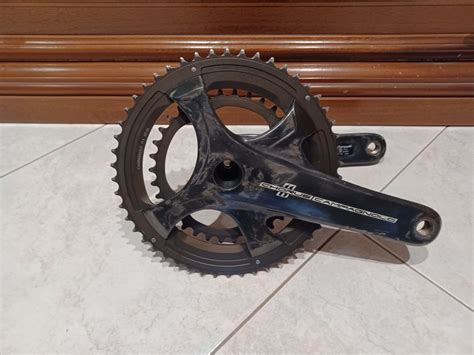 Dettaglio di una guarnitura Magistroni con pedivelle in acciaio e corone in alluminio