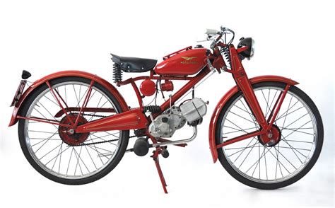 Illustrazione di un Moto Guzzi Guzzino modificato con sidecar