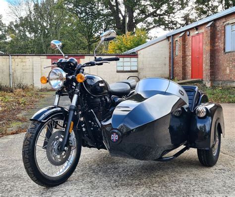 Motocicletta Benelli Imperiale 400 con sidecar Watsonian Squire SB1