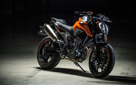 KTM 790 Duke con scarico Akrapovič