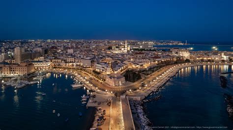 Vista panoramica della costa di Bari, evocativa della vicinanza al mare dell'hotel