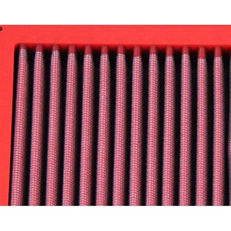 Dettaglio di un filtro aria BMC con garza in cotone imbevuta di olio.