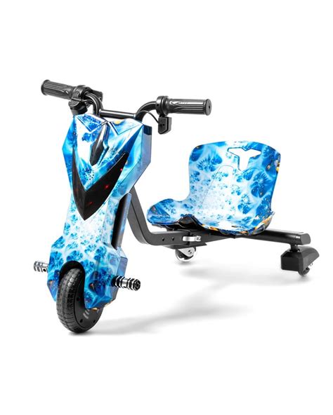 bambino che guida un triciclo elettrico drift con luci LED