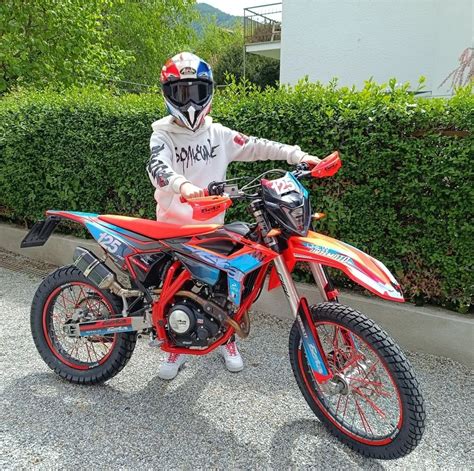 Kit grafiche per Beta RM in fase di applicazione