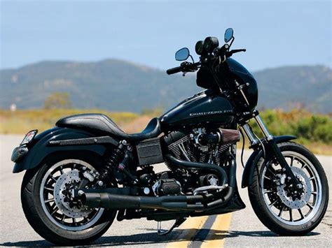 Harley-Davidson Dyna Super Glide personalizzata con cupolino Club Style