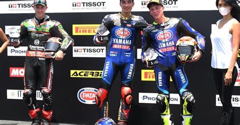 Podio Superbike con piloti festanti
