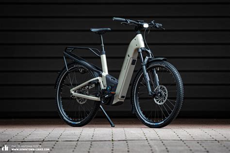 Immagine di una e-bike Riese & Müller in un contesto urbano