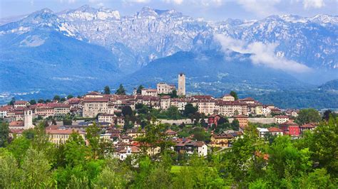 Vista panoramica di Feltre con le sue mura storiche