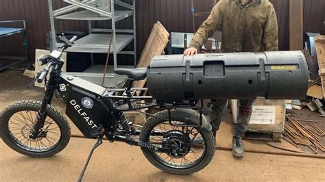 E-bike Delfast con equipaggiamento militare