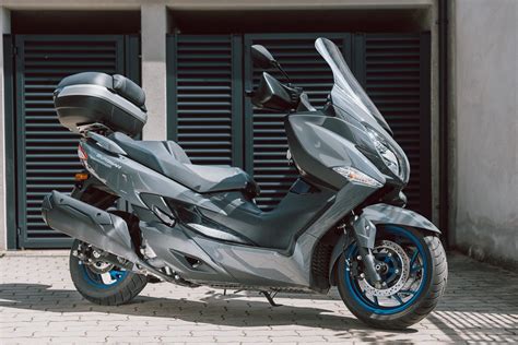parco scooter 400 cc in strada