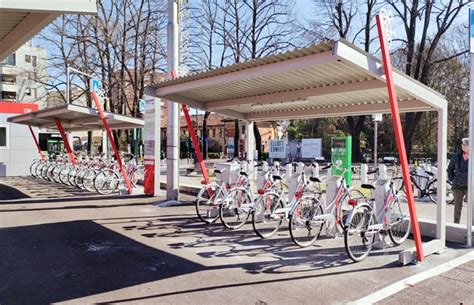 Biciclette ValenBisi in una stazione di parcheggio