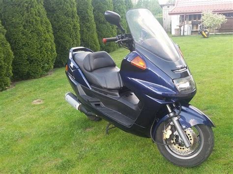 Yamaha Majesty 250 in un contesto urbano