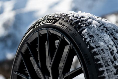 Pneumatici quattro stagioni su un'auto