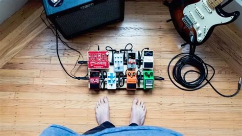 Chitarra elettrica con pedali effetto