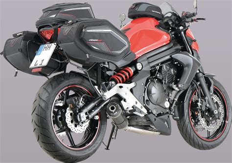 Kawasaki ER6n vista laterale con dettaglio serbatoio