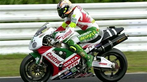 Valentino Rossi e Colin Edwards festeggiano la vittoria alla 8 Ore di Suzuka nel 2001