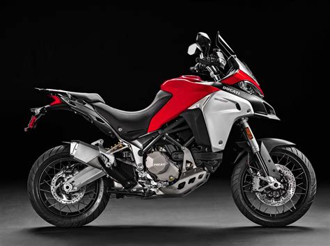Ducati Multistrada 1200 Enduro in azione su strada sterrata