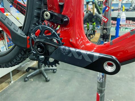 Muddy bicycle chain and bottom bracket