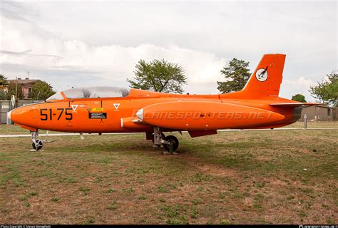 Aermacchi MB-326 in livrea Aeronautica Militare esposto al Parco e Museo di Volandia