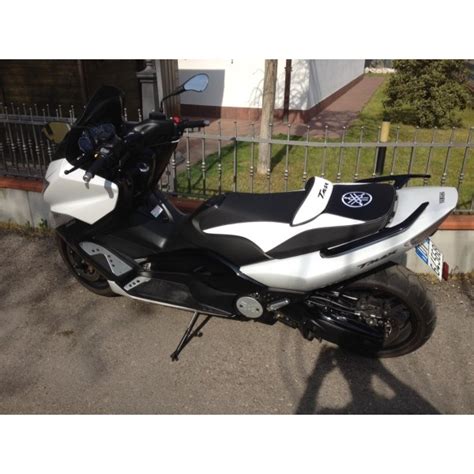 Yamaha T-Max 500 con rivestimento sella personalizzato