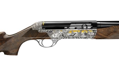 Incisioni elaborate su carcassa di fucile Benelli