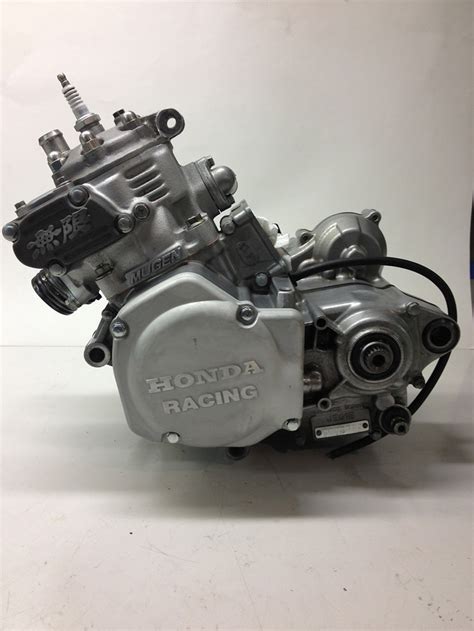 Dettaglio di un motore Honda CR 125