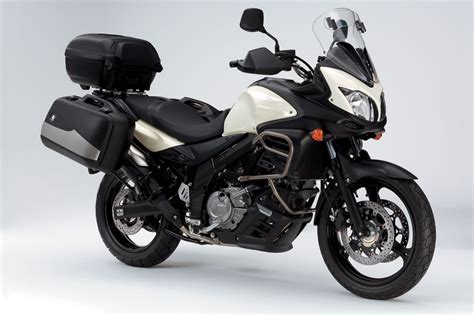 Suzuki V-Strom 650 con parafango anteriore esteso