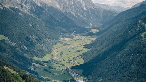 Panorama della Valle di Anterselva con montagne circostanti