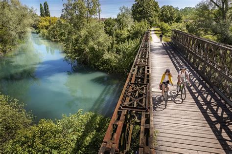 Panoramica della ciclovia Treviso-Ostiglia immersa nella campagna veneta