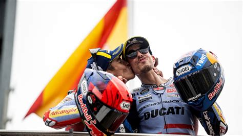 Fratelli Marquez duellano in pista