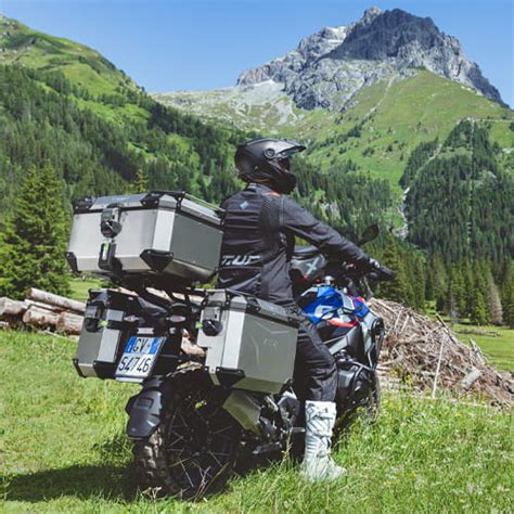 Bauletto Givi OBKEV58A montato su una moto da enduro